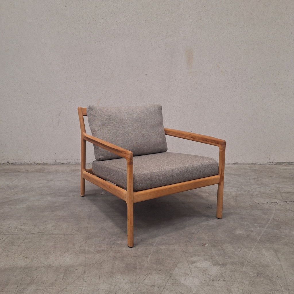 Jack outdoor lounge chair with cushion