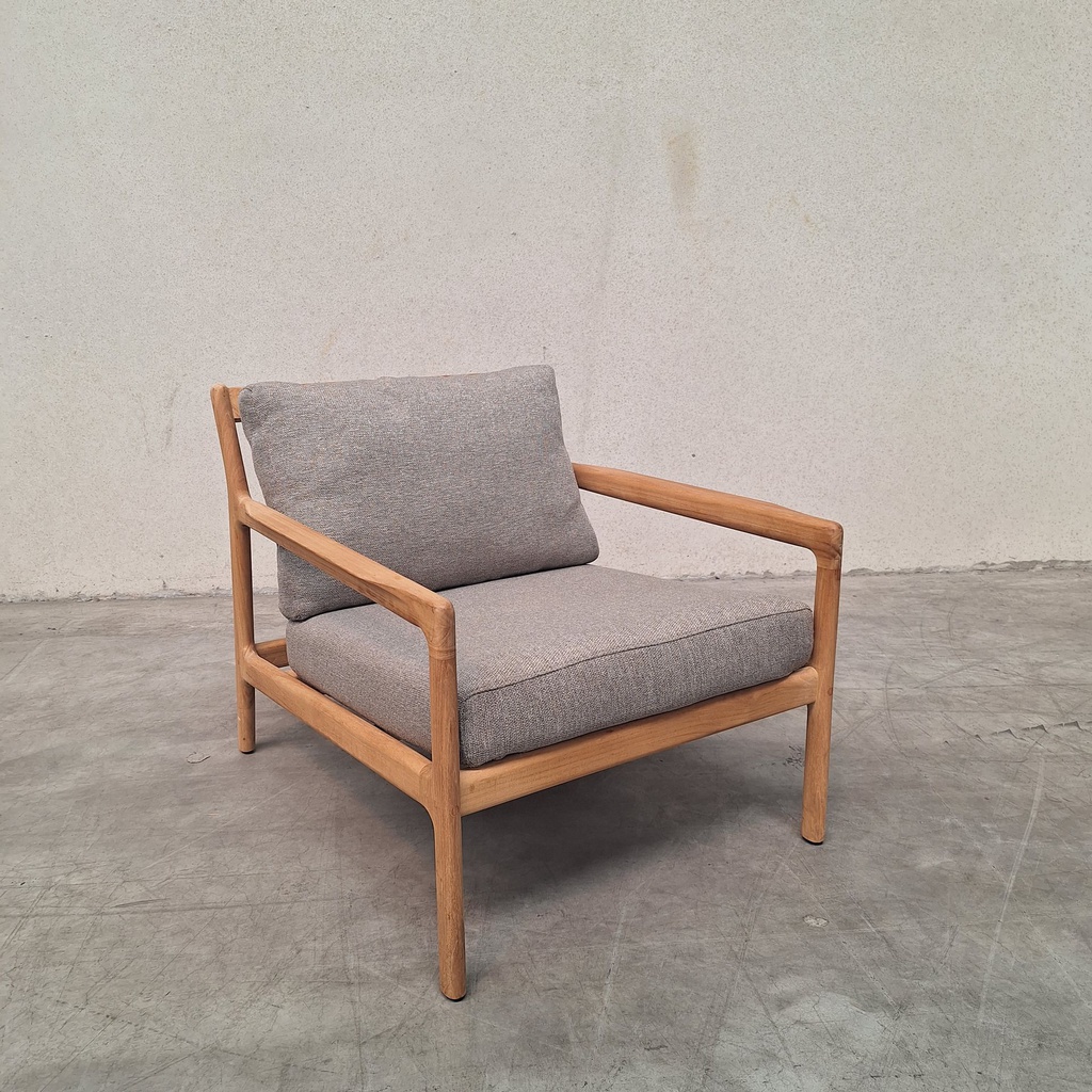 Jack outdoor lounge chair with cushion