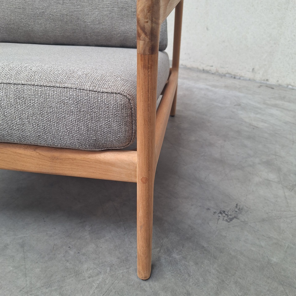 Jack outdoor lounge chair with cushion