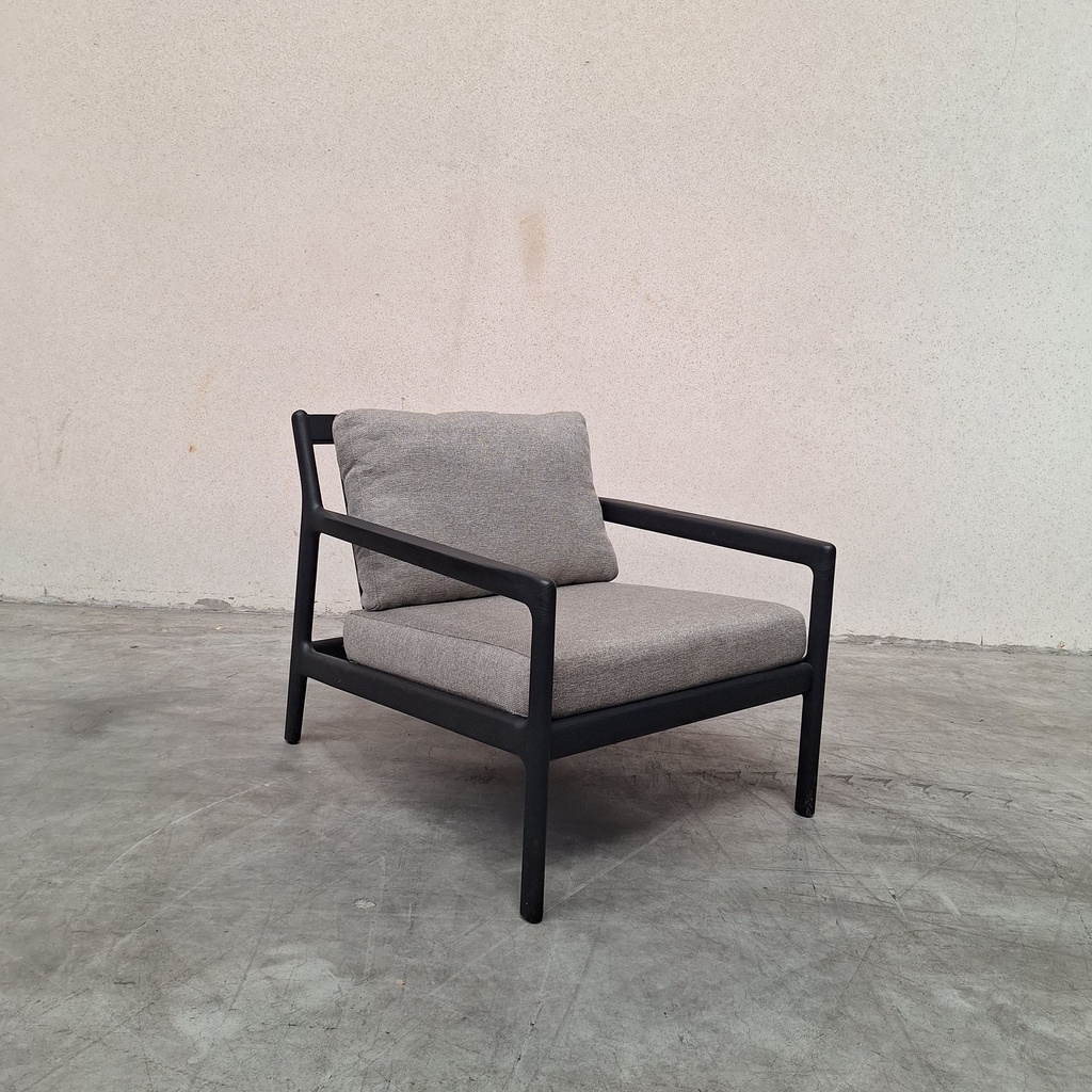 Jack outdoor lounge chair with cushion