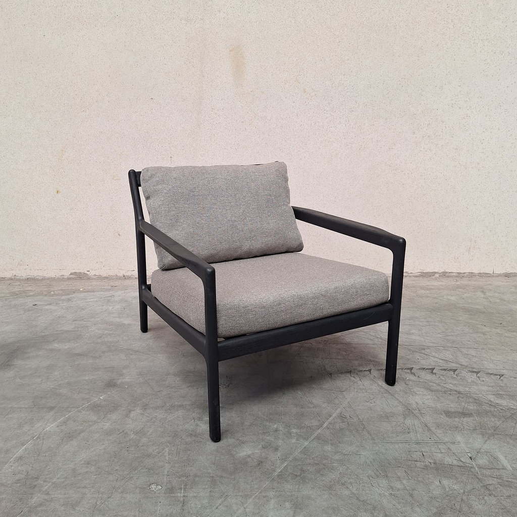 Jack outdoor lounge chair with cushion