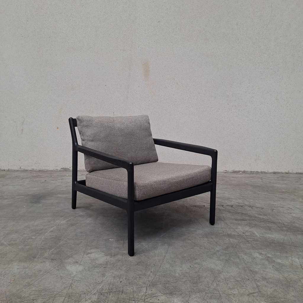Jack outdoor lounge chair with cushion