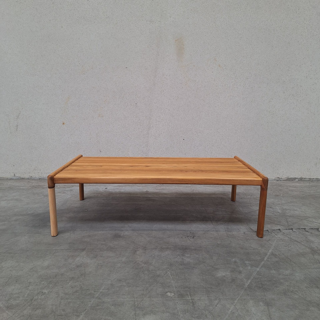 Jack outdoor coffee table