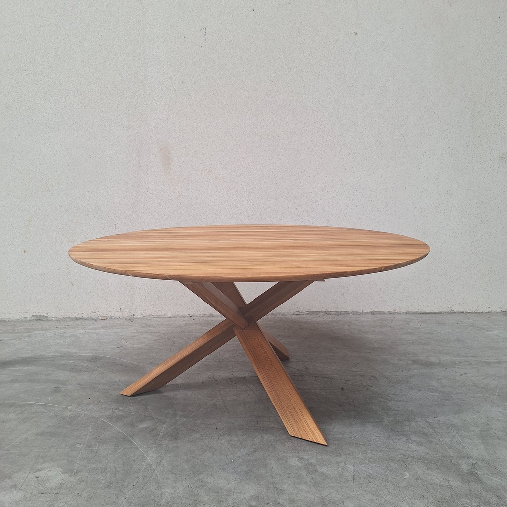 Circle outdoor dining table - 163cm