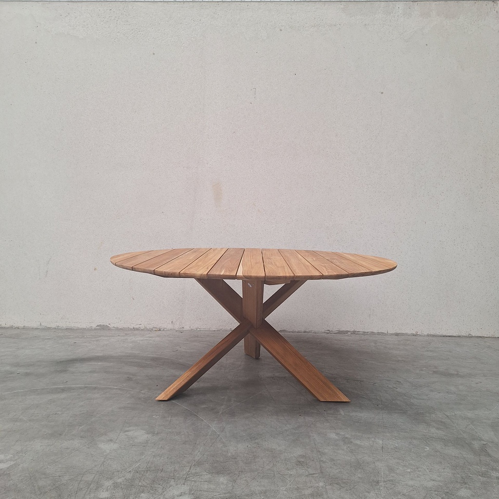 Circle outdoor dining table - 163cm
