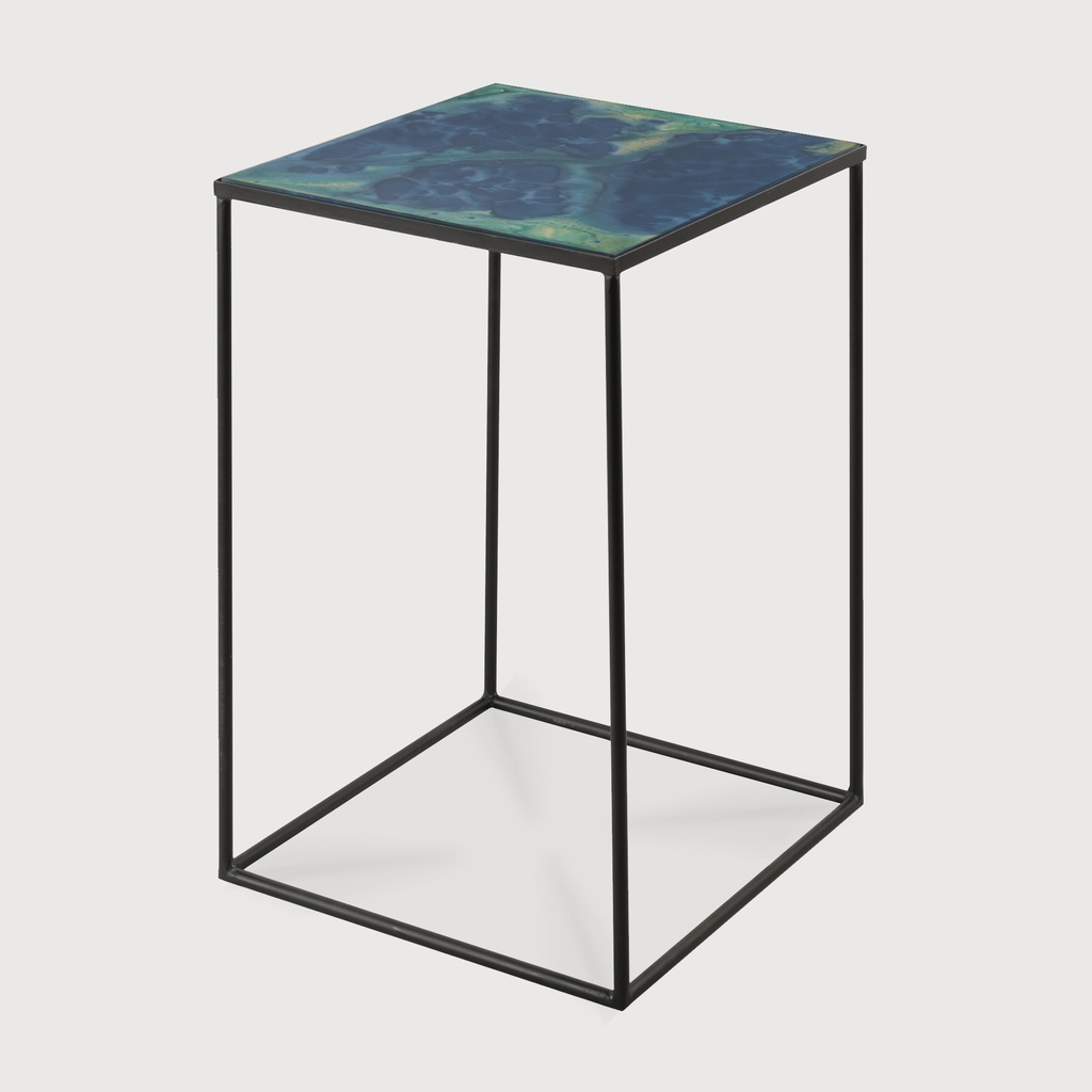 Compact side table 