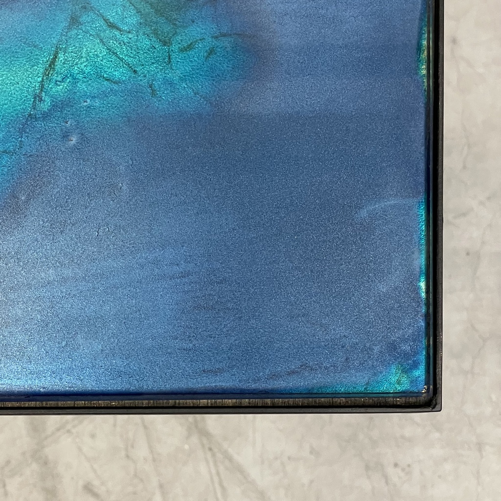 Compact side table 