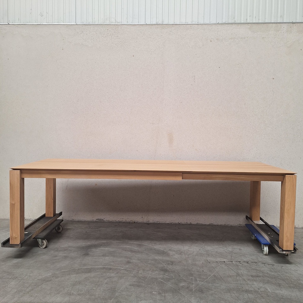 Slice extendable dining table