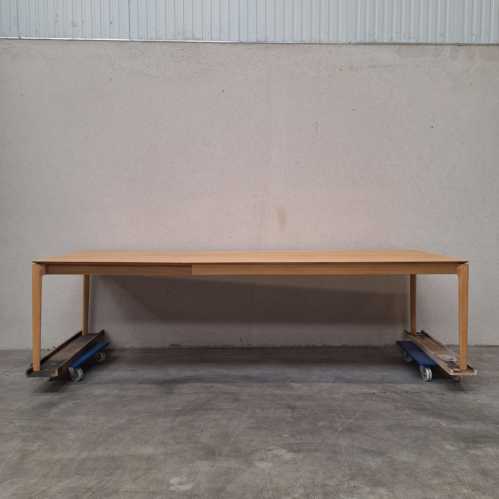 Bok extendable dining table