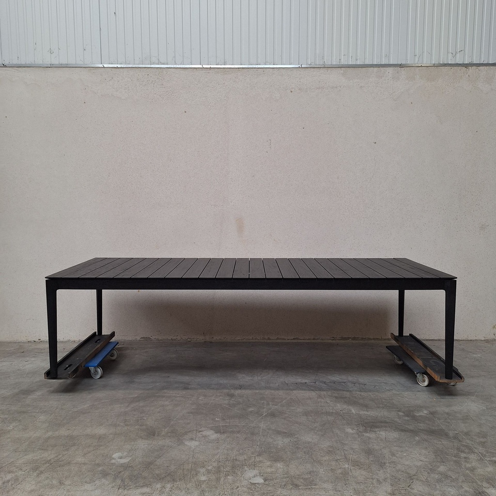 Bok outdoor dining table
