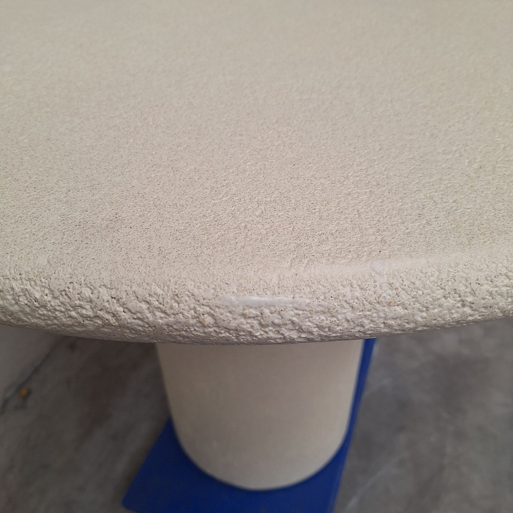 Elements dining table