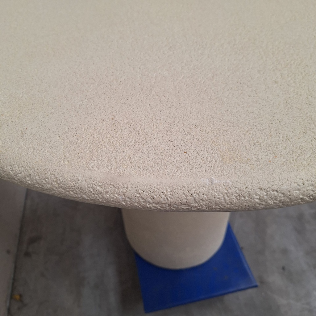 Elements dining table