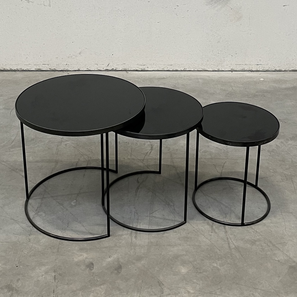 Nesting side table set 
