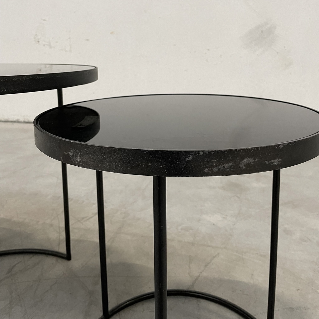 Nesting side table set 