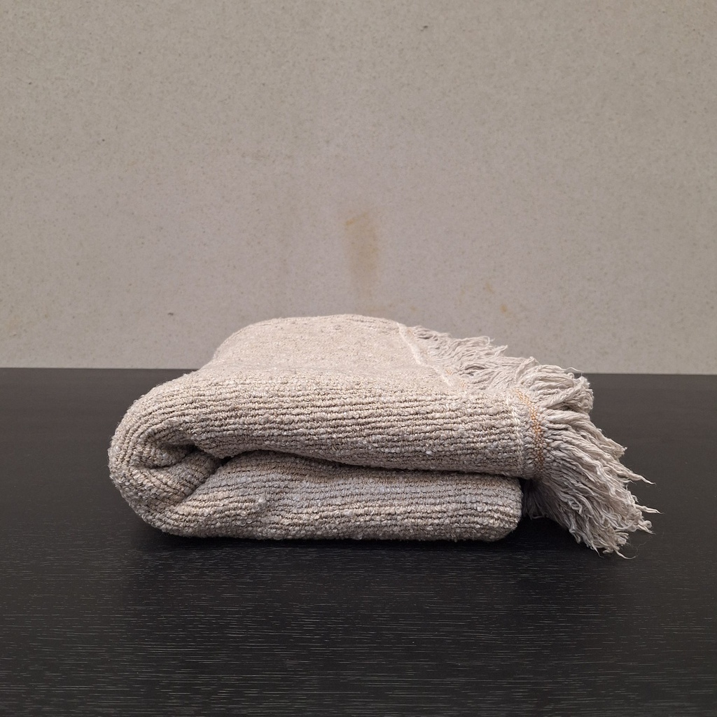 Oat Nomad throw
