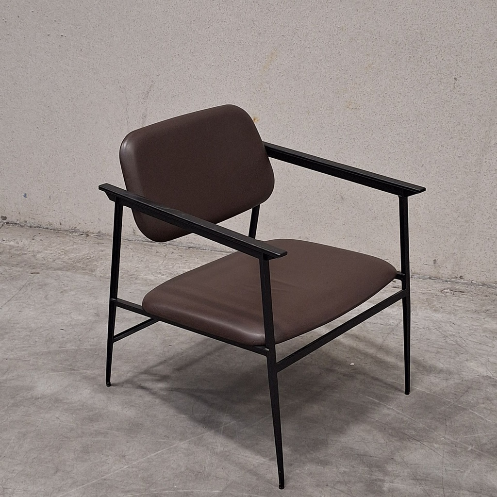 DC lounge chair - chocolate leather