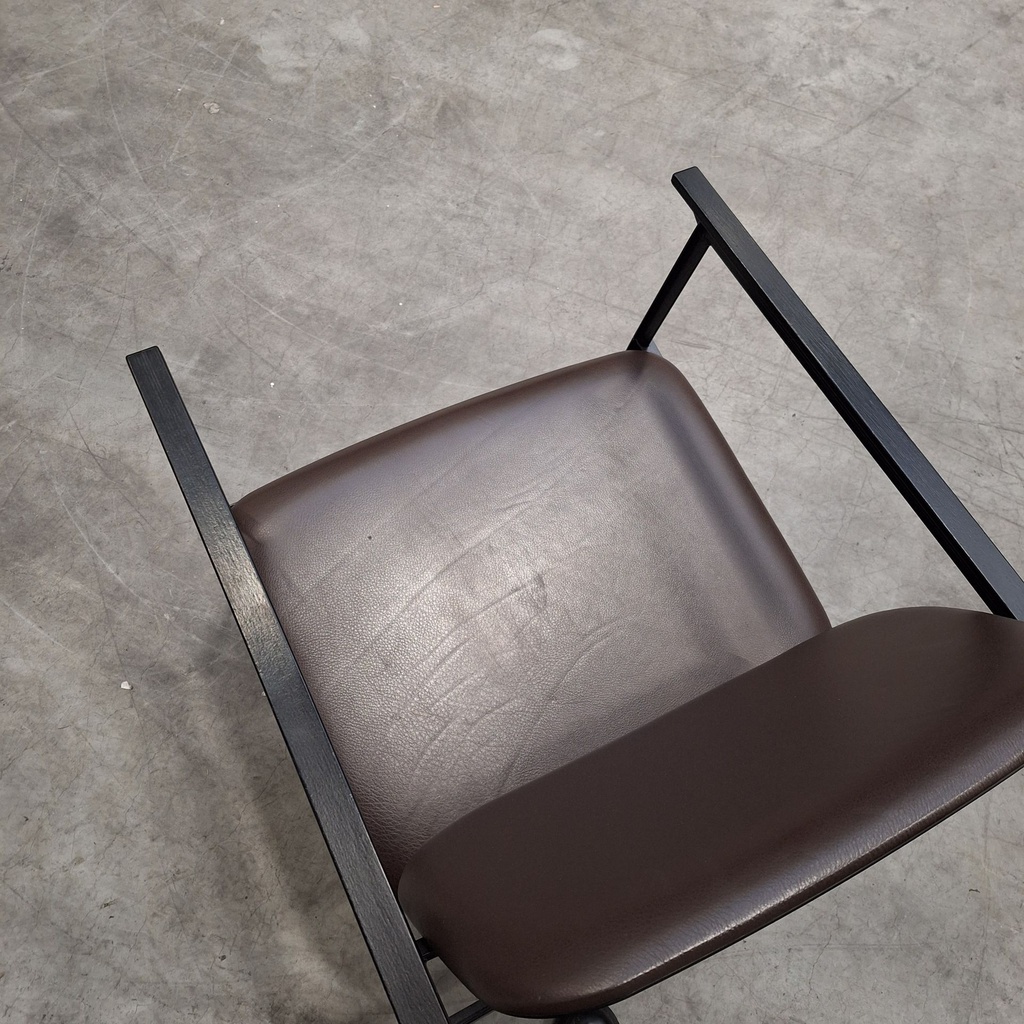 DC lounge chair - chocolate leather