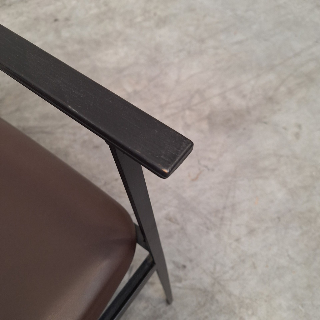 DC lounge chair - chocolate leather