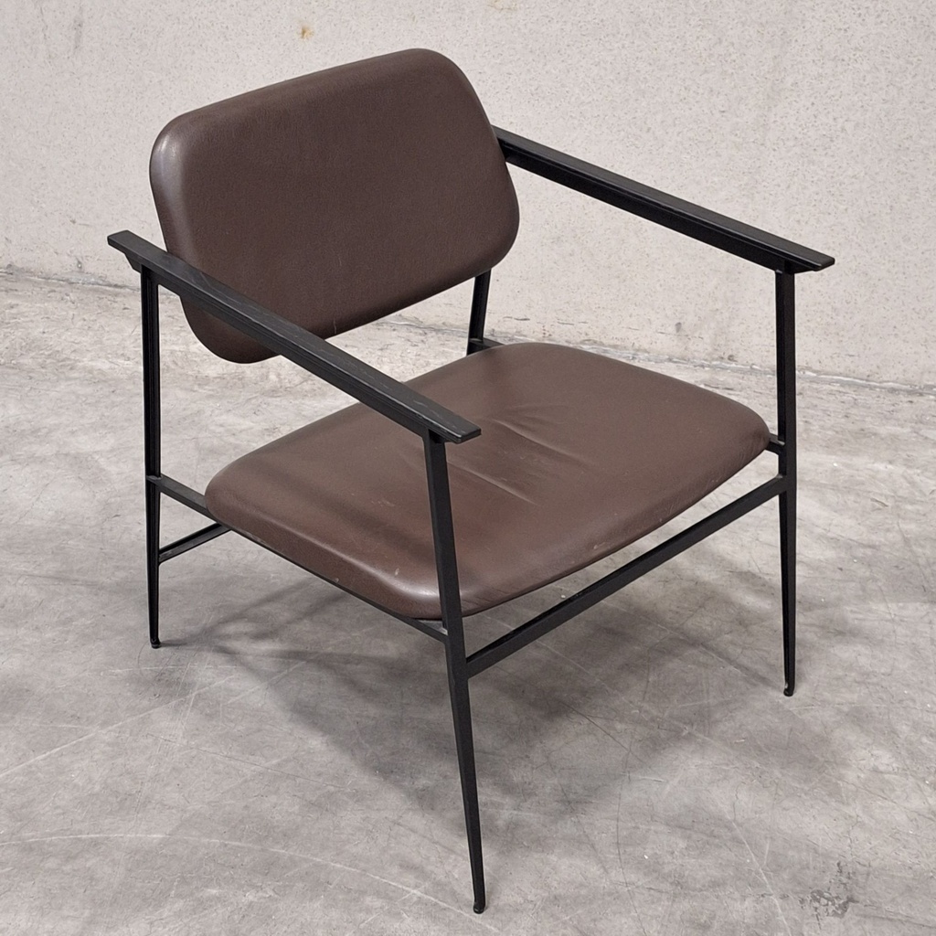 DC lounge chair - chocolate leather