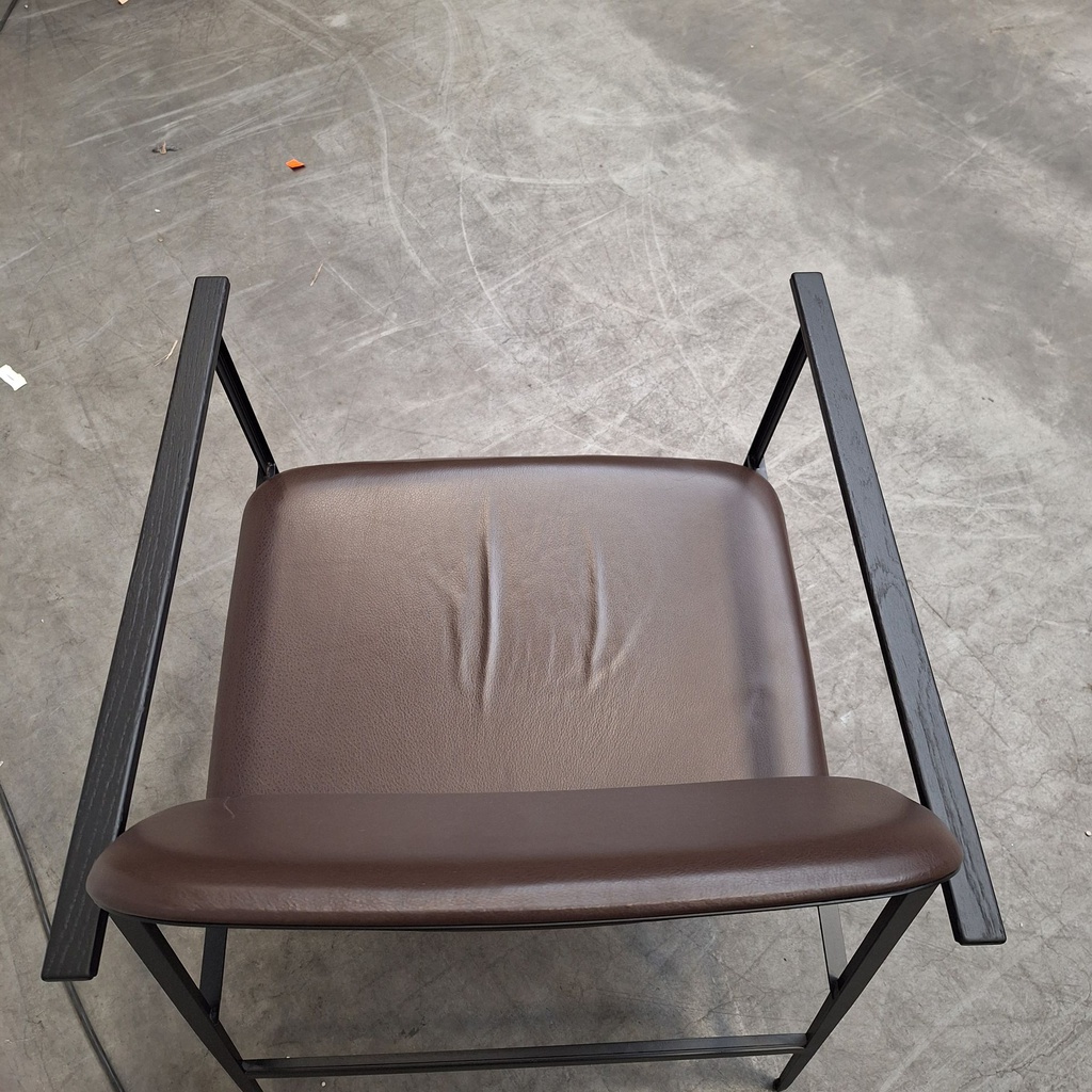 DC lounge chair - chocolate leather