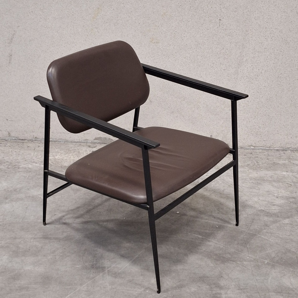 DC lounge chair - chocolate leather