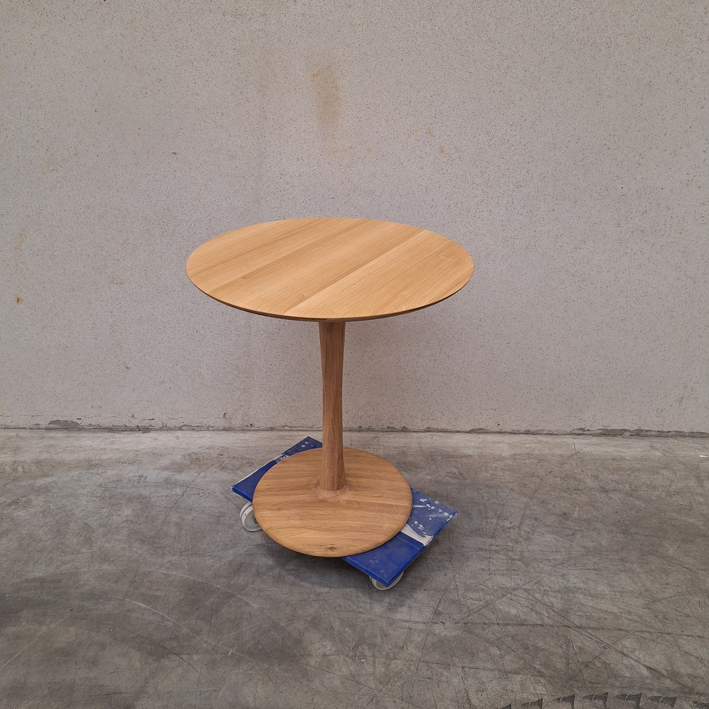 Torsion dining table