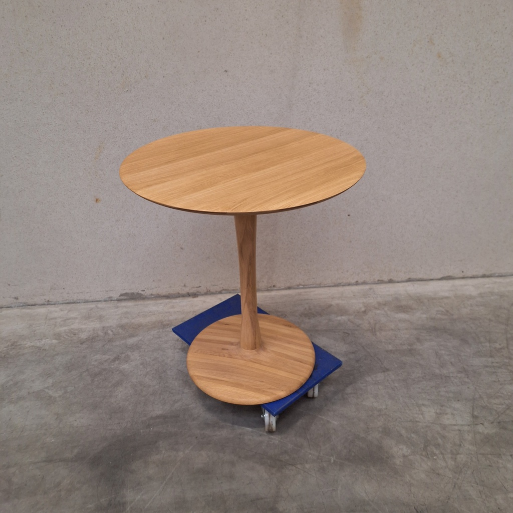 Torsion dining table
