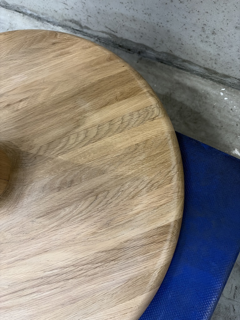 Torsion dining table