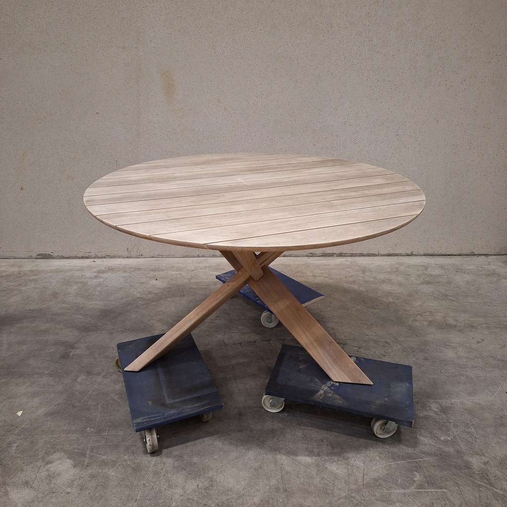 Circle outdoor dining table - 136cm