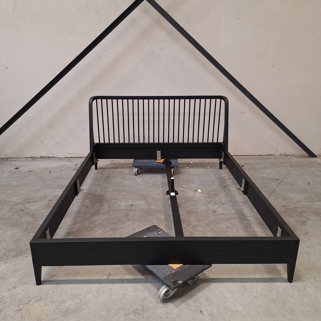 Spindle bed black