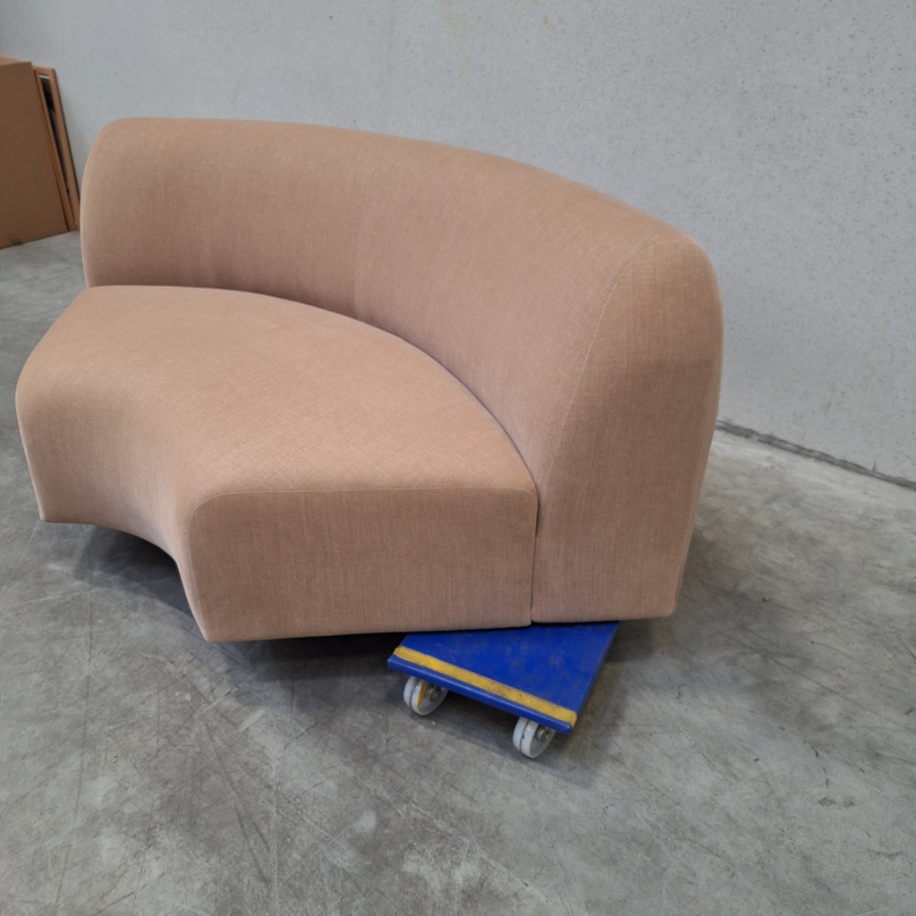 Bulky modular sofa round corner