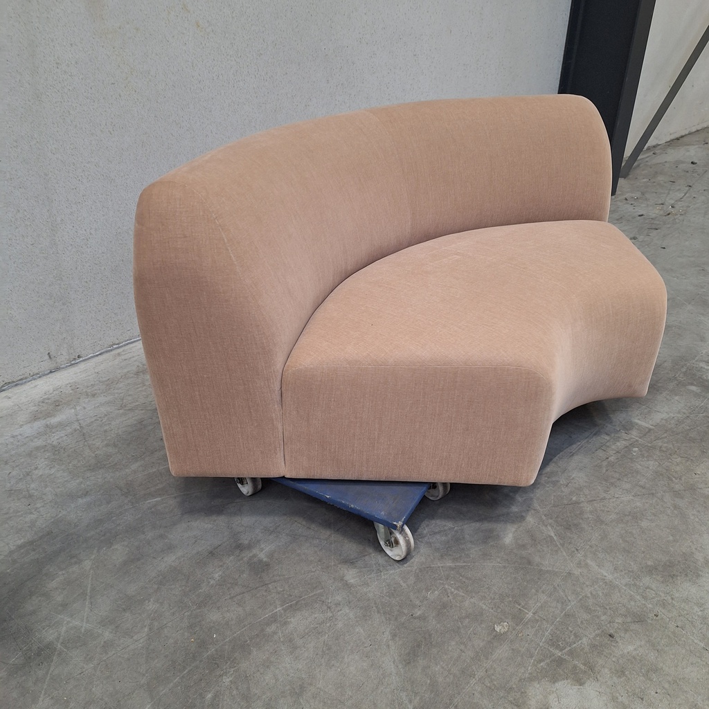 Bulky modular sofa round corner