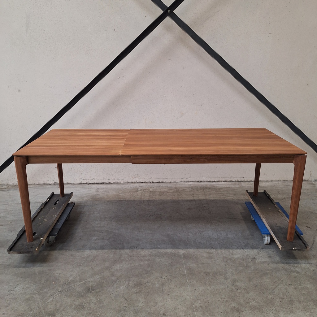 Bok extendable dining table
