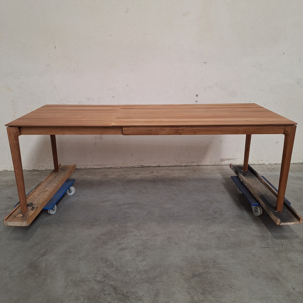 Bok extendable dining table