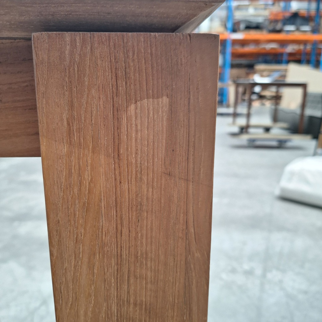 Slice extendable dining table