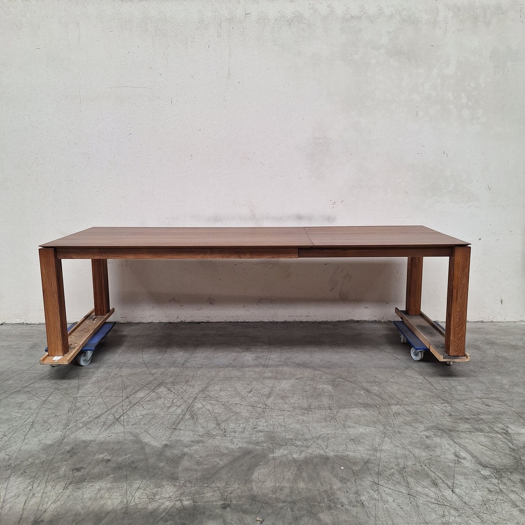 Slice extendable dining table