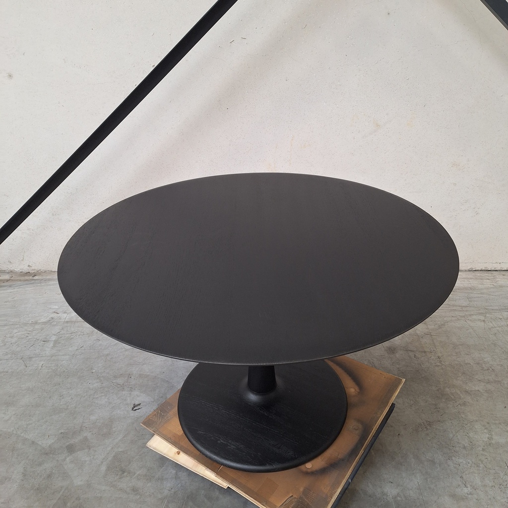 Torsion dining table - 127cm