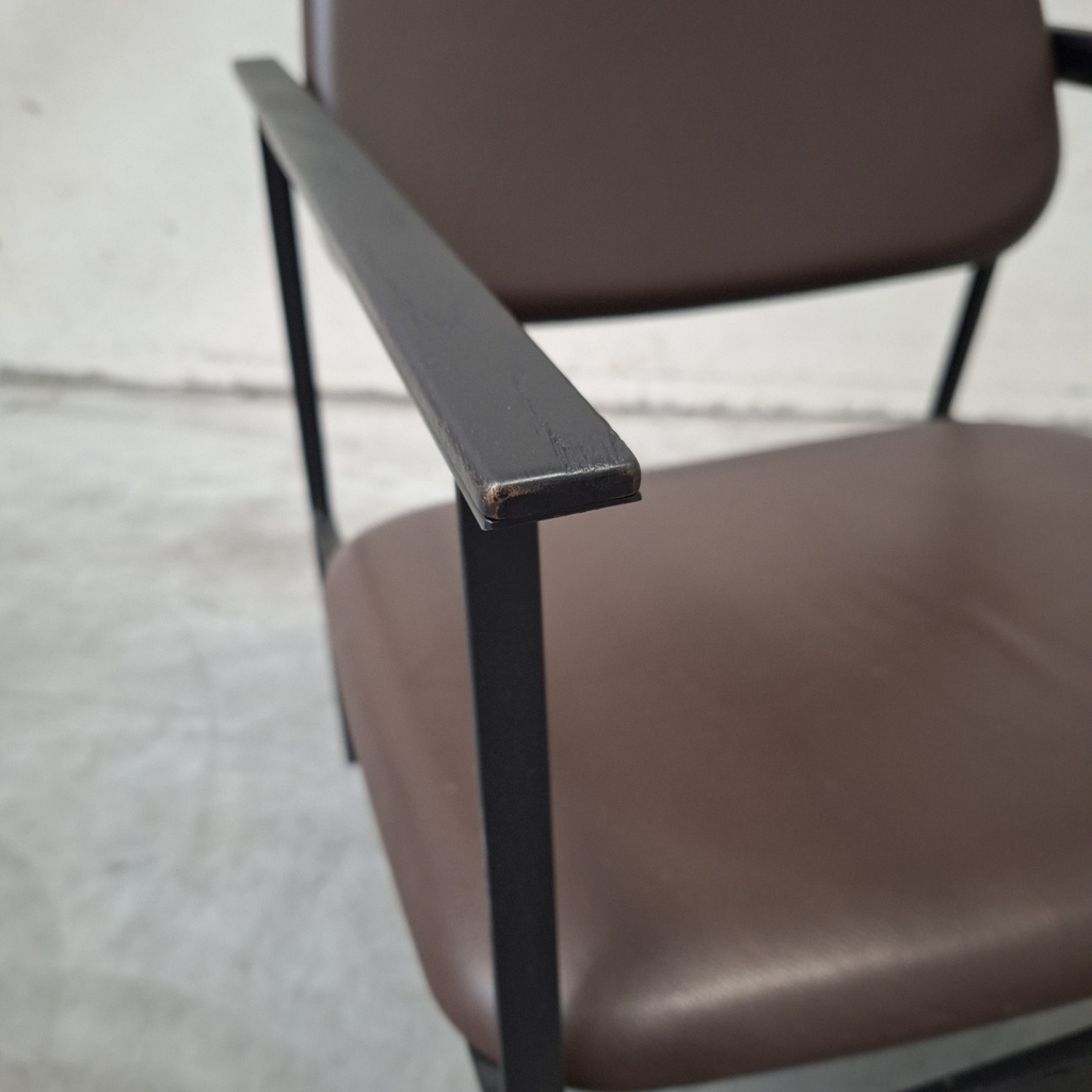 DC lounge chair - chocolate leather