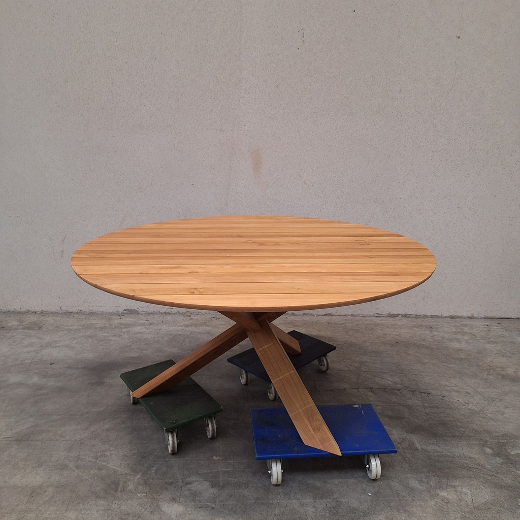Circle outdoor dining table - 163cm