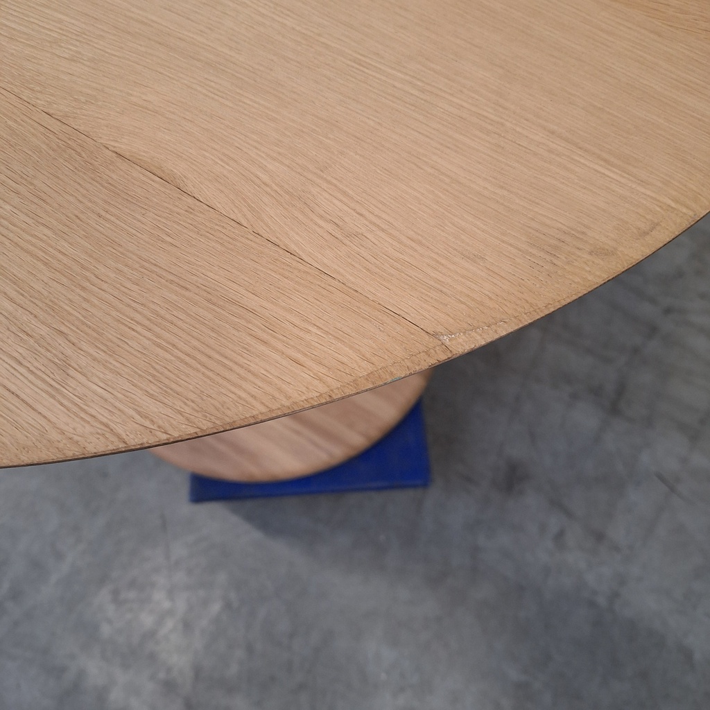 Torsion dining table - 90cm