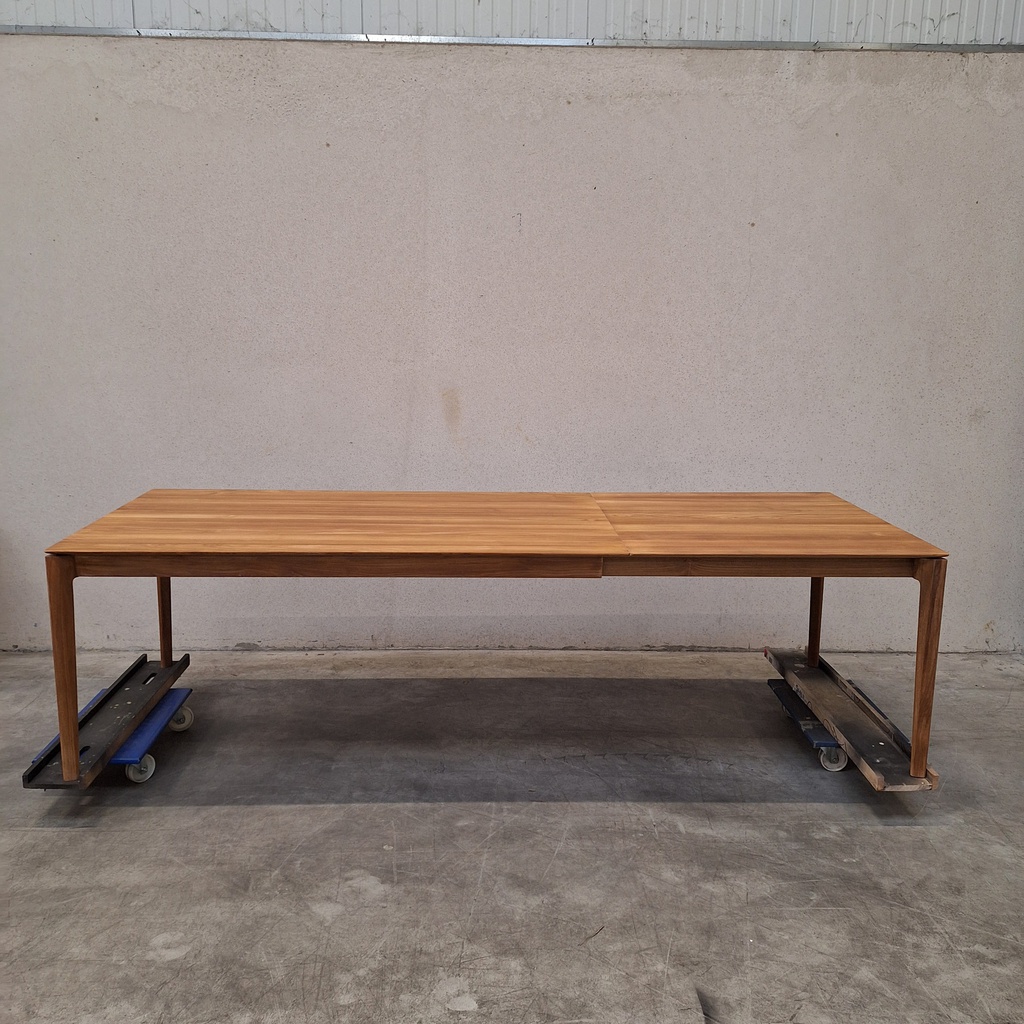 Bok extendable dining table
