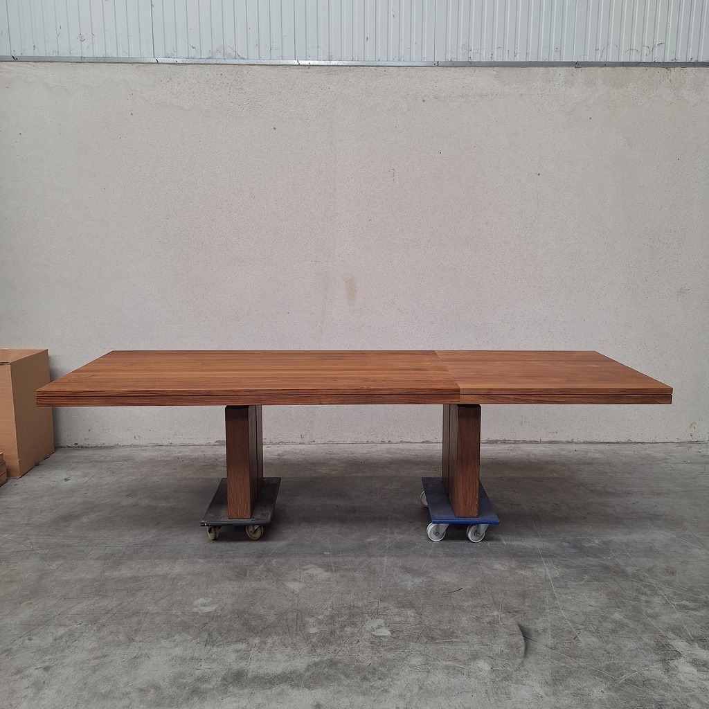 Double extendable dining table
