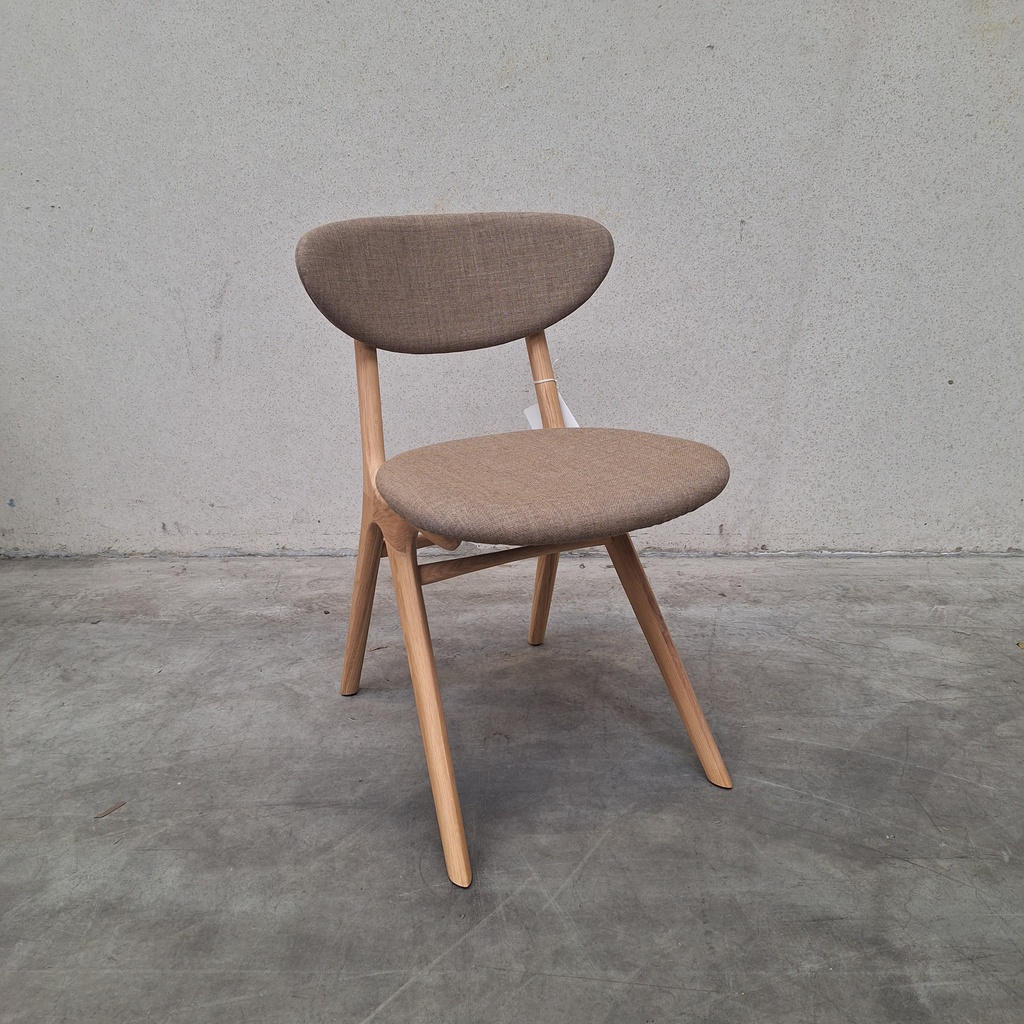 Eye dining chair
