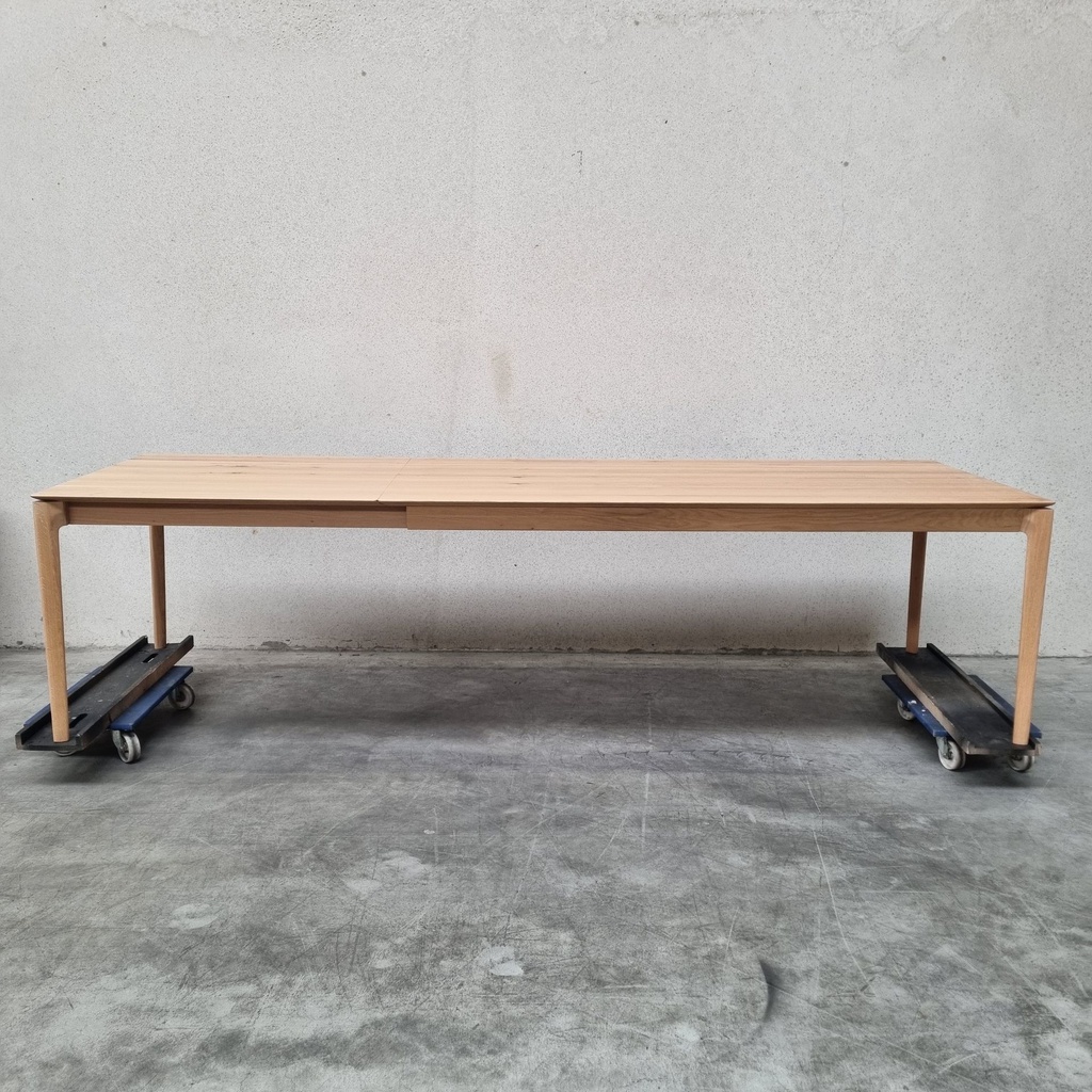Bok extendable dining table
