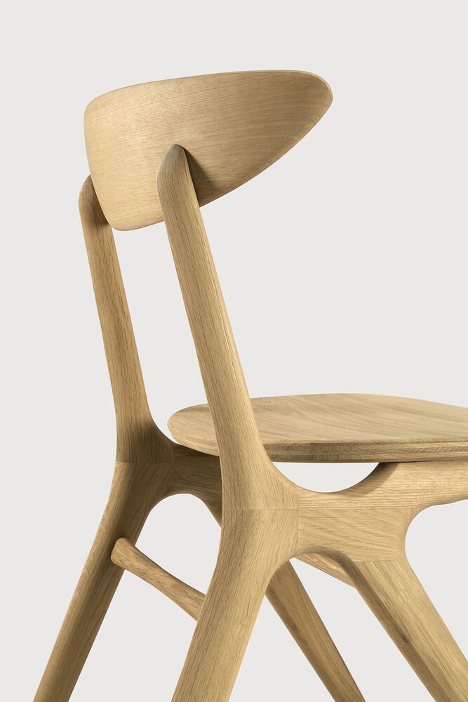 Eye dining chair