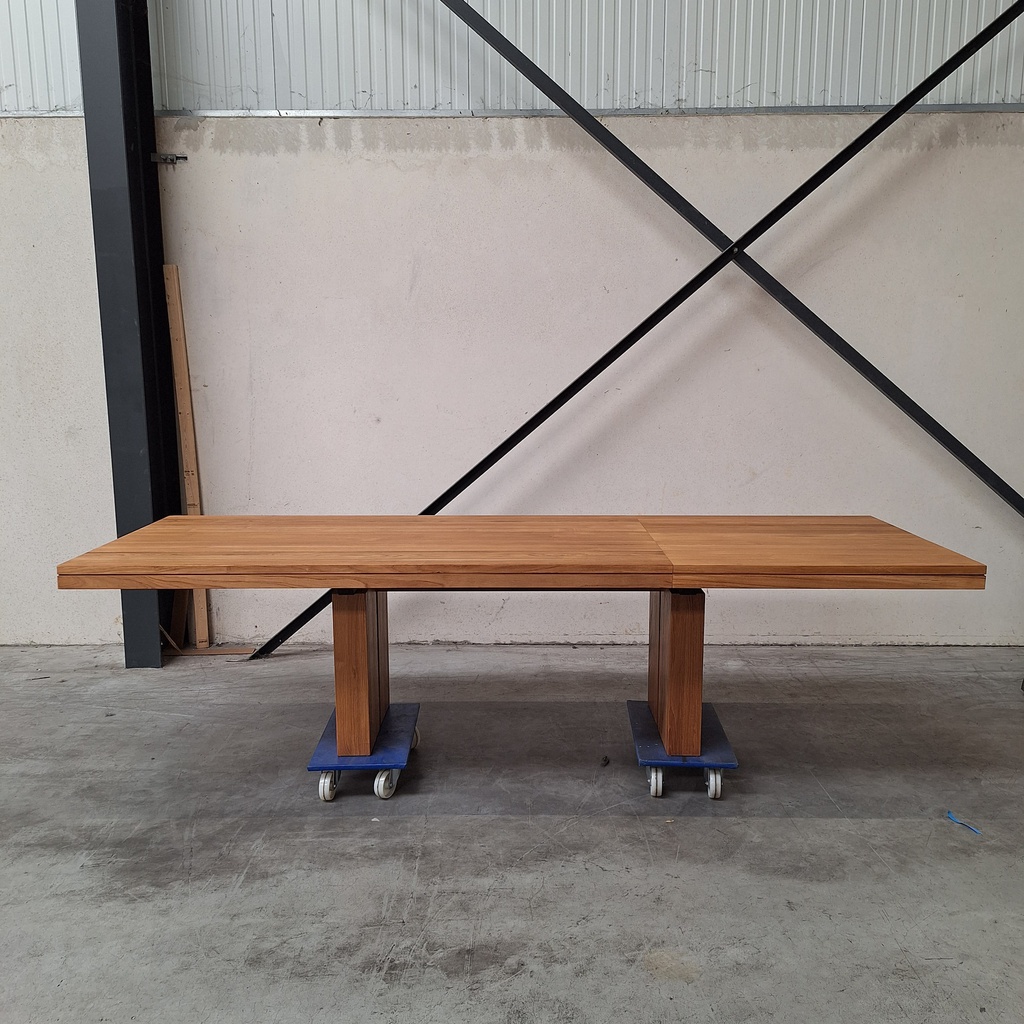 Double extendable dining table