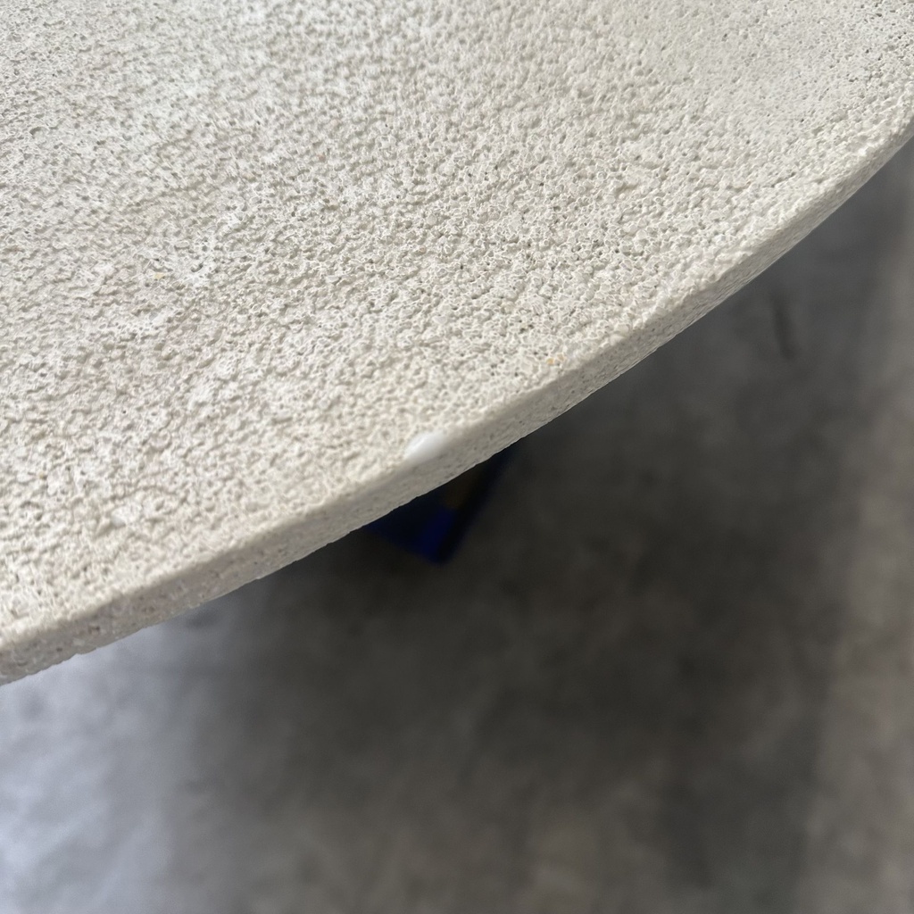 Elements dining table