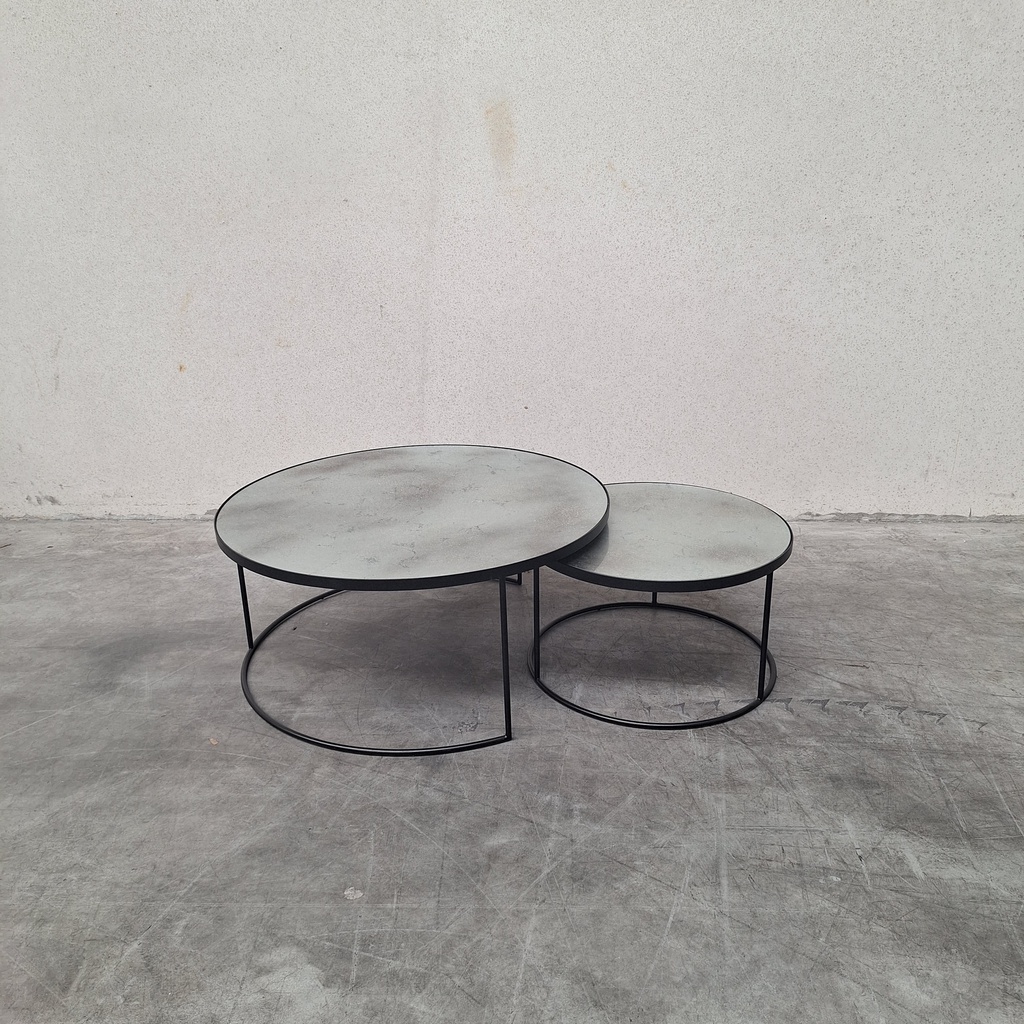 Nesting coffee table set