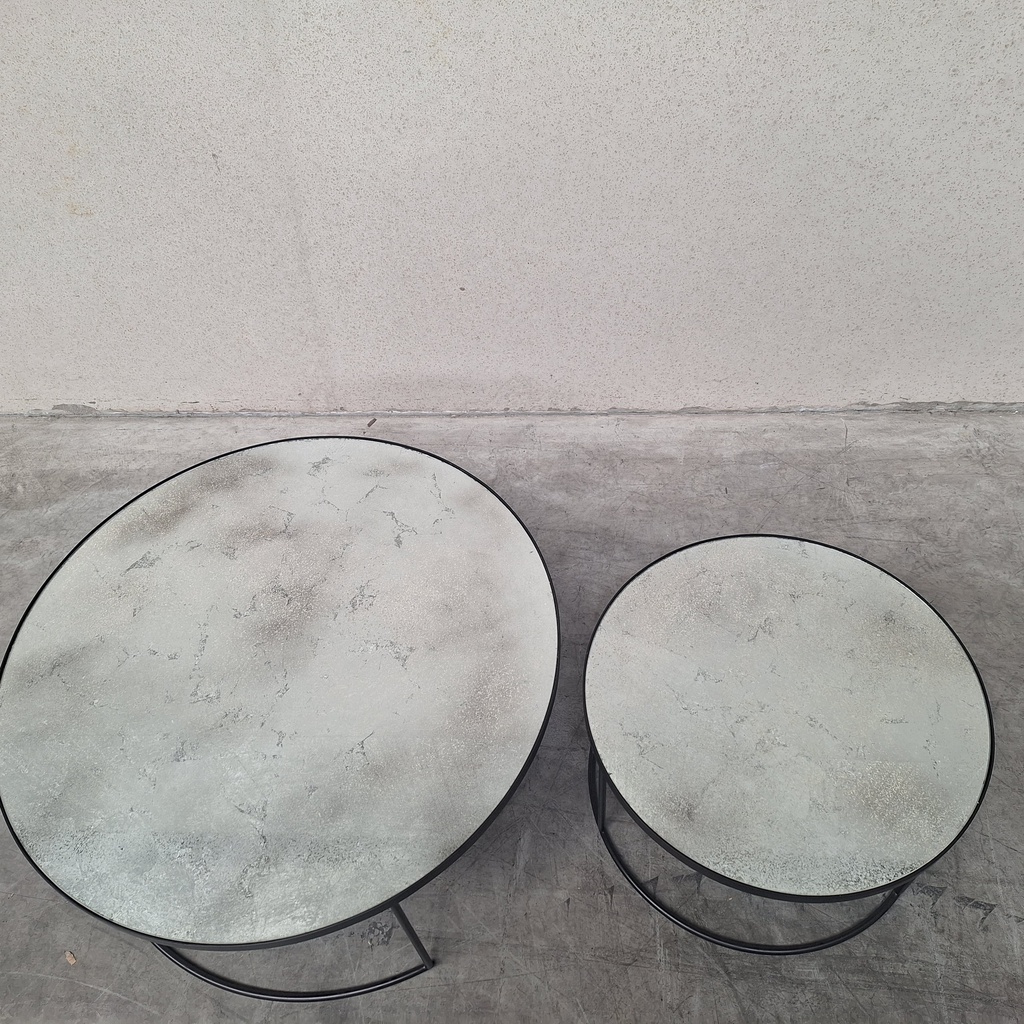 Nesting coffee table set