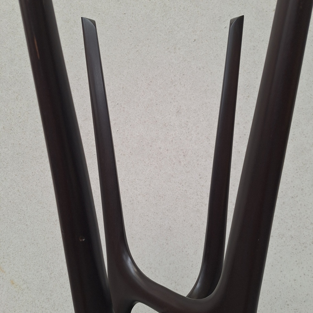 PI coat stand
